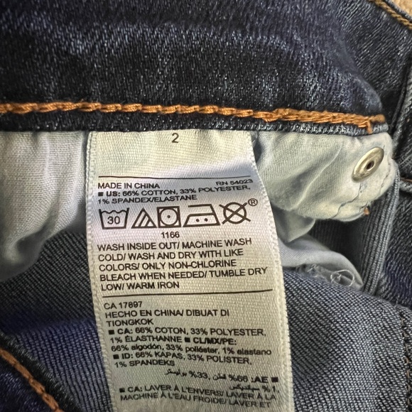 Old Navy Perfect Straight Mid-Rise Jeans - Picture 8 of 8